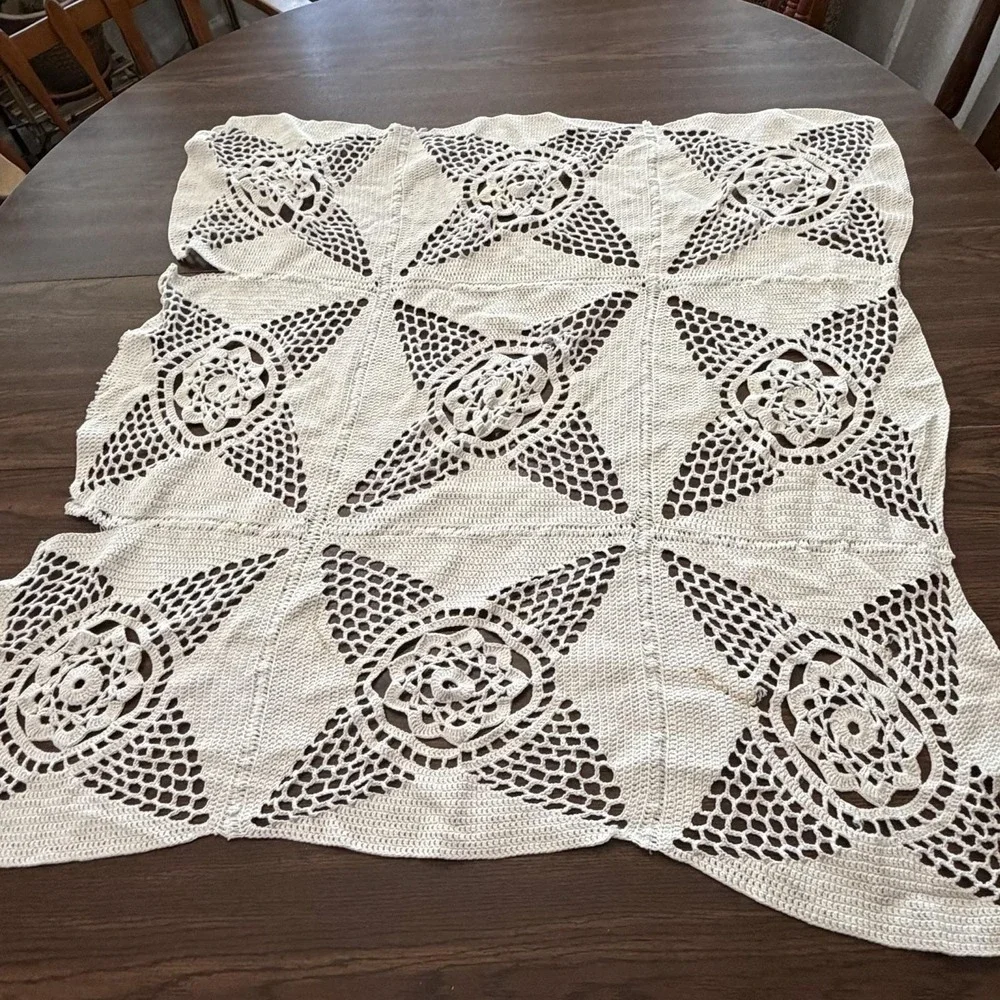 Vintage Handmade Crochet Table Topper 37x34 Floral Medallion Read Description